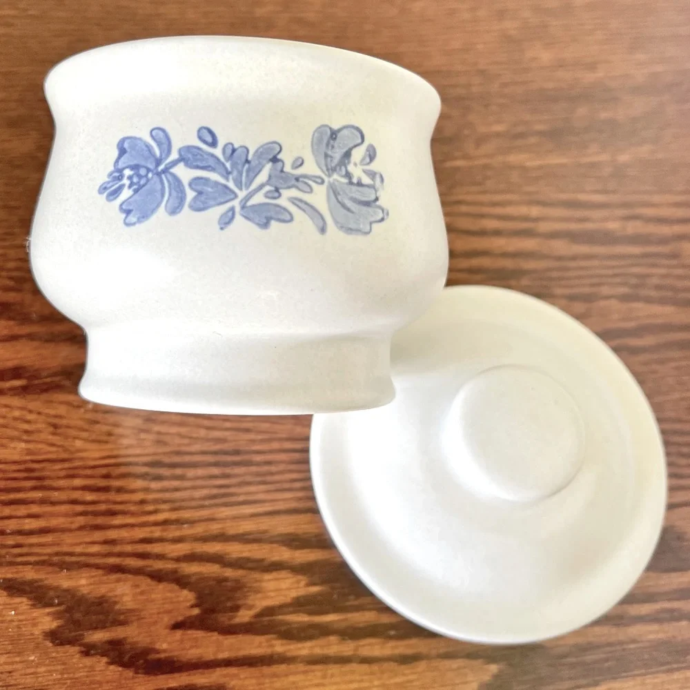 PFALTZGRAFF YORKTOWNE SUGAR BOWL with LID